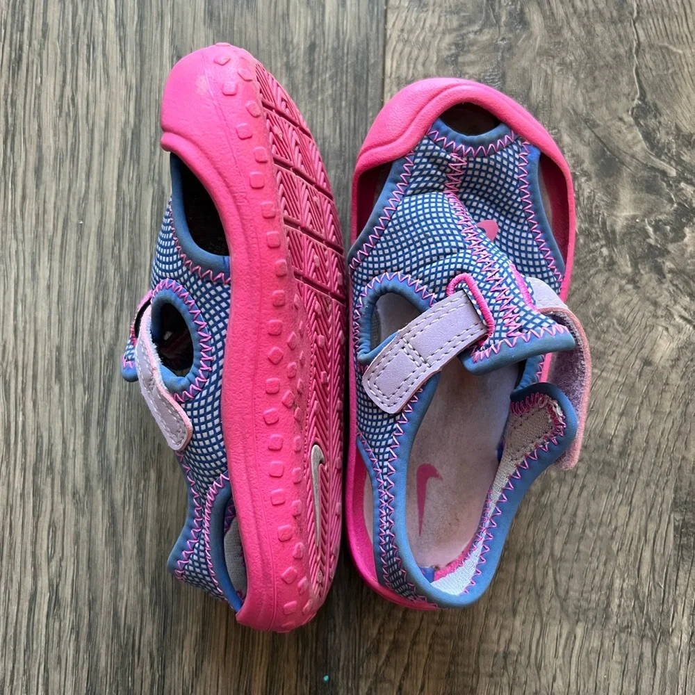 Nike sandals pink